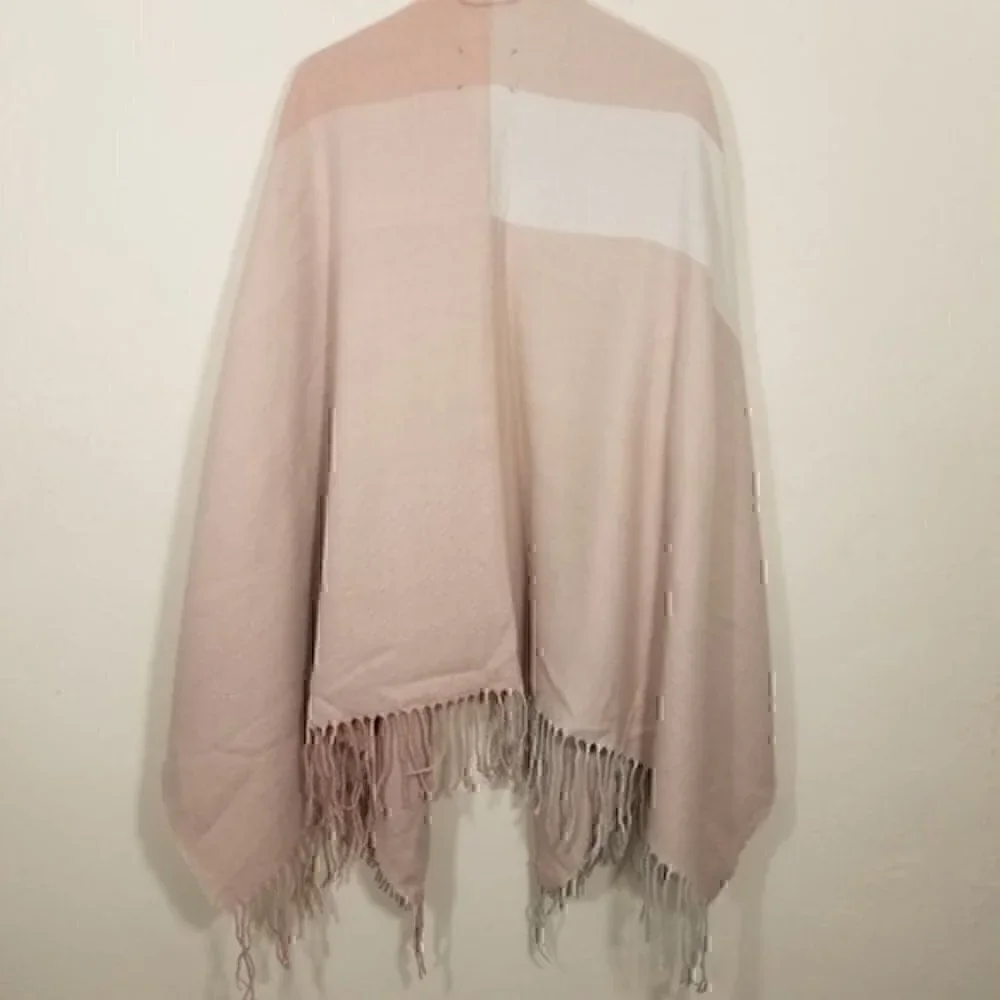 NWT Soia & Kyo Woven Scarf wit Fringe